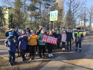 В Ленинском районе дети вместе с Госавтоинспекторами провели акцию «Достучаться до сердец»