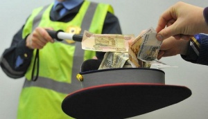 В Ленинском районе Крыма возбуждено уголовное дело в отношении водителя, пытавшегося дать взятку инспектору ДПС