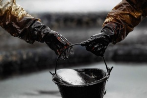 Крымчане просят Аксёнова решить проблему с нефтебазой в Ленинском районе