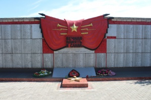 На Глазовском мемориальном кладбище состоялось открытие мемориальных досок Героям Советского Союза и перезахоронение 10-ти останков воинов, погибших в ходе обороны и освобождения Восточного Крыма 1942