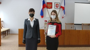 Глава Администрации Ленинского района Екатерина Юровских поздравила работников бухгалтерии с профессиональным праздником