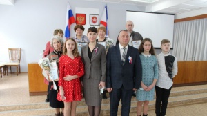 В Администрации Ленинского района состоялось торжественное собрание, посвященное 7-й годовщине Общекрымского референдума 2014 года и воссоединению Крыма с Россией