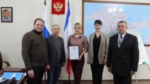 В Администрации Ленинского район вручили благодарственные письма Министерства сельского хозяйства РК лучшим сельскохозяйственным предприятиям района