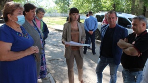 Глава Администрации Ленинского района Екатерина Юровских провела рабочее совещание с жителями МКД №39,45 улицы Шоссейной