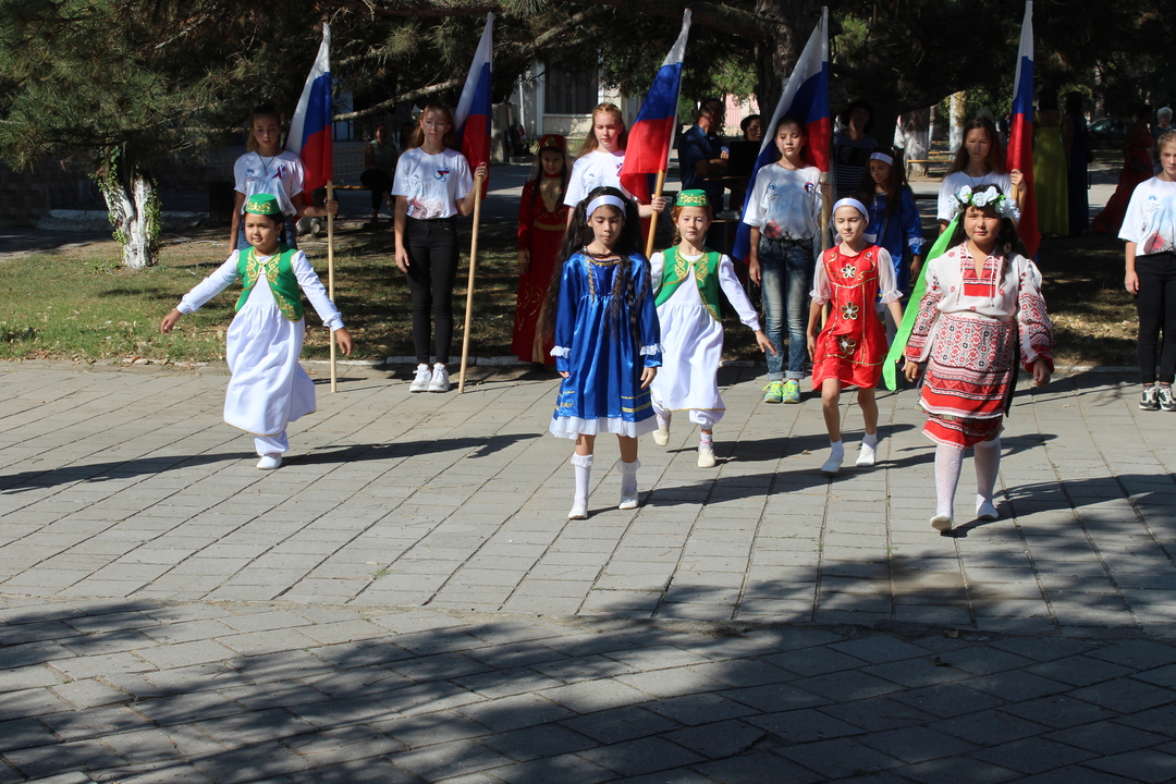 В Ленинском районе отпраздновали День Государственного Флага Российской Федерации