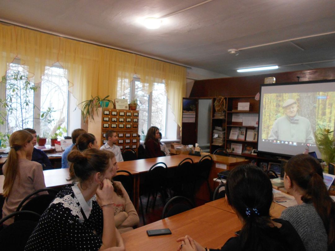 Юные школьники посёлка Ленино приняли участие в устном журнале « В творческом мире Даниила Гранина»