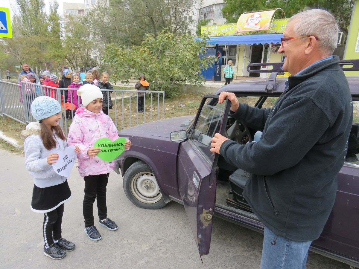 Госавтоинспекция провела в г.Щелкино  акцию по безопасности юных пешеходов