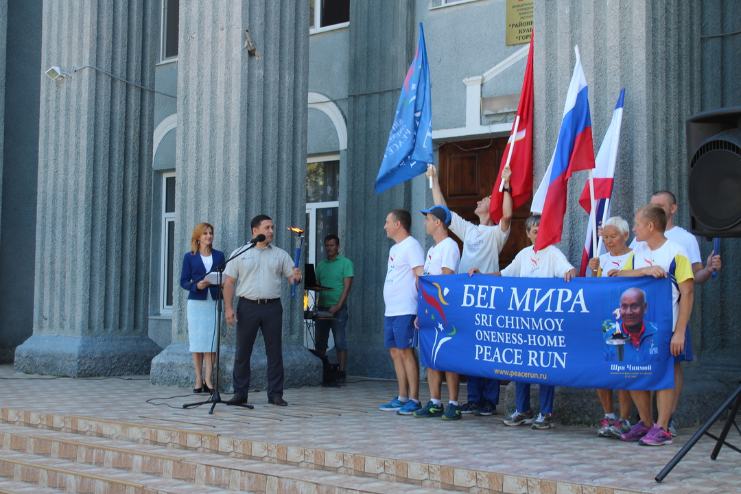 В Ленинский район прибыла международная эстафета «Бег Мира - 2018»
