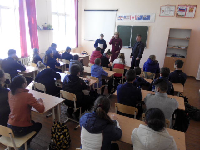 В Ленинском районе полицейские и общественники поддержали Всероссийскую акцию «Проверь #ПРАВОзнание»