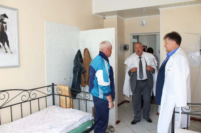 Александр Мачусский посетил ГБУЗ РК «Ленинская ЦРБ»