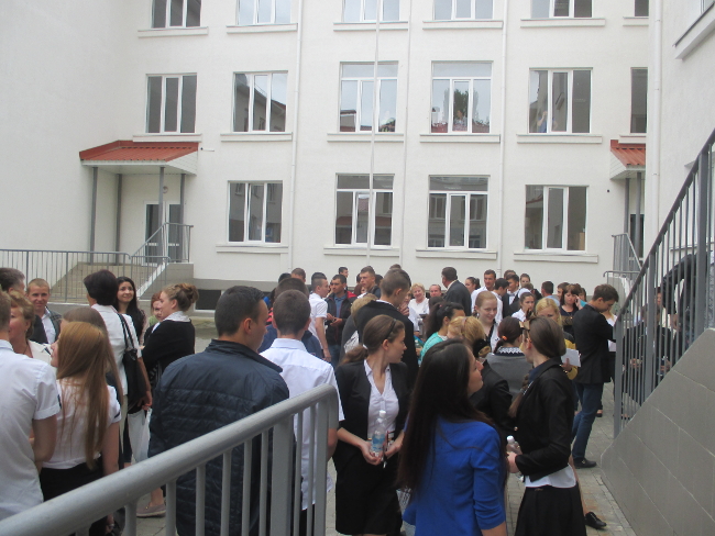 В Ленинском районе выпускники 11-х классов сдают государственную итоговую аттестацию