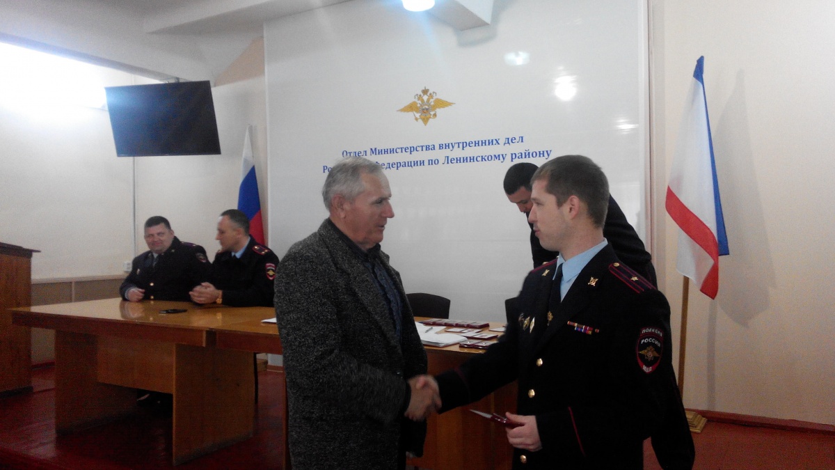 В Ленинской полиции поздравили пенсионеров с Днем ветеранов ОВД и ВВ МВД России