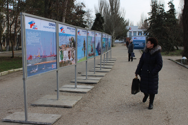 Ленино Ленинского района открылась фотовыставка, приуроченная к празднованию Дня Общекрымского референдума 2014 года и Дня воссоединения Крыма с Россией