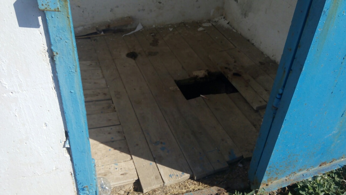 Москвичи о пляжах в Щелкино: Состояние городского пляжа ужасающее