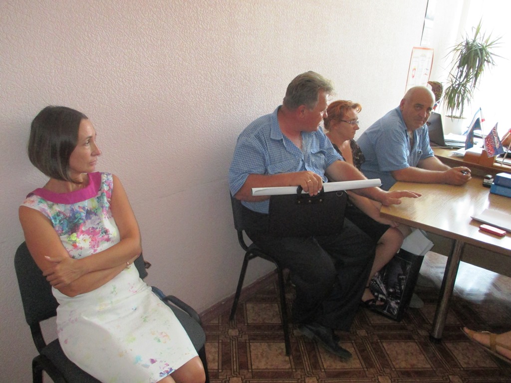 Олег Попов провел совещание с руководителями муниципальных образований по вопросам организации торговой деятельности на территории Ленинского района