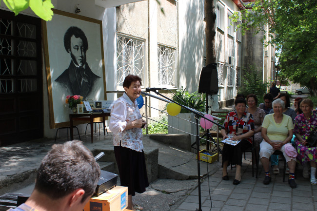 Александр Мачусский посетил литературный дворик «Пусть в каждом сердце Пушкин отзовётся»