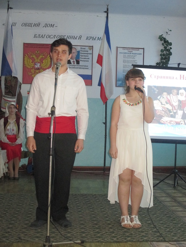 Александр Мачусский посетил историческую выставку, посвященную Дню возрождения реабилитированных народов Крыма