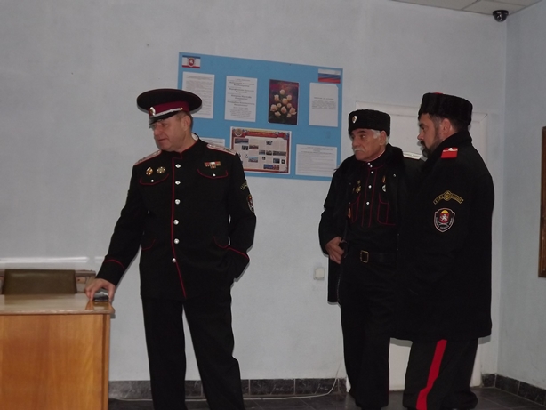 В Ленинском районе сотрудникам полиции охранять общественный порядок помогают казаки