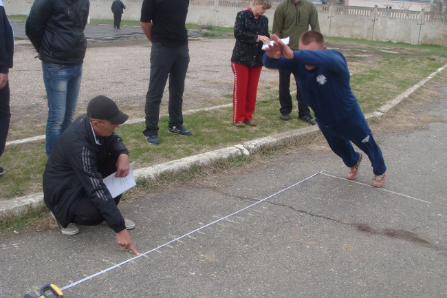 На стадионе пгт Ленино состоялось тестирование по выполнению норм Всероссийского физкультурно-спортивного комплекса «Готов к труду и обороне»(ГТО)