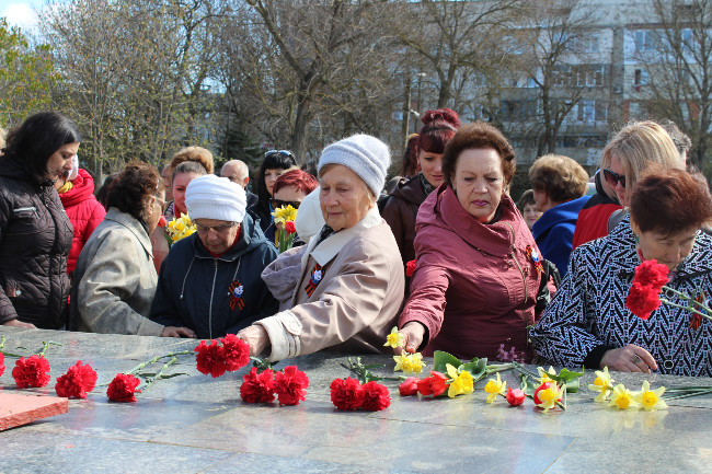 Ленинском районе состоялось возложение цветов, посвященное 73-й годовщине освобождения Ленинского района от фашистских захватчиков