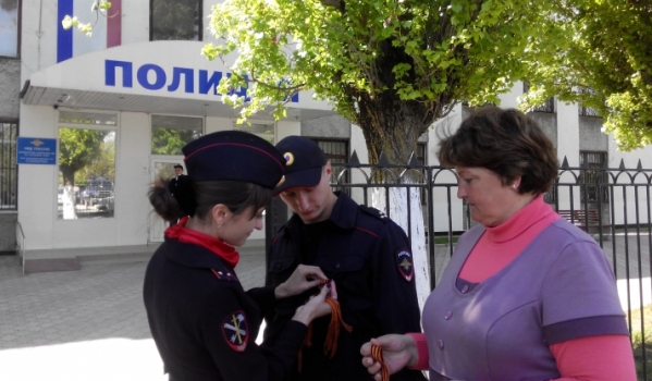 сотрудники ОМВД России по Ленинскому району приняли участие во всероссийской акции «Георгиевская ленточка»