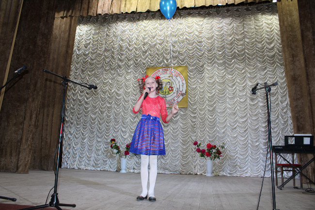 В РДК «Горизонт» прошел районный вокальный смотр-конкурс для детей и юношества «Росток степного края»