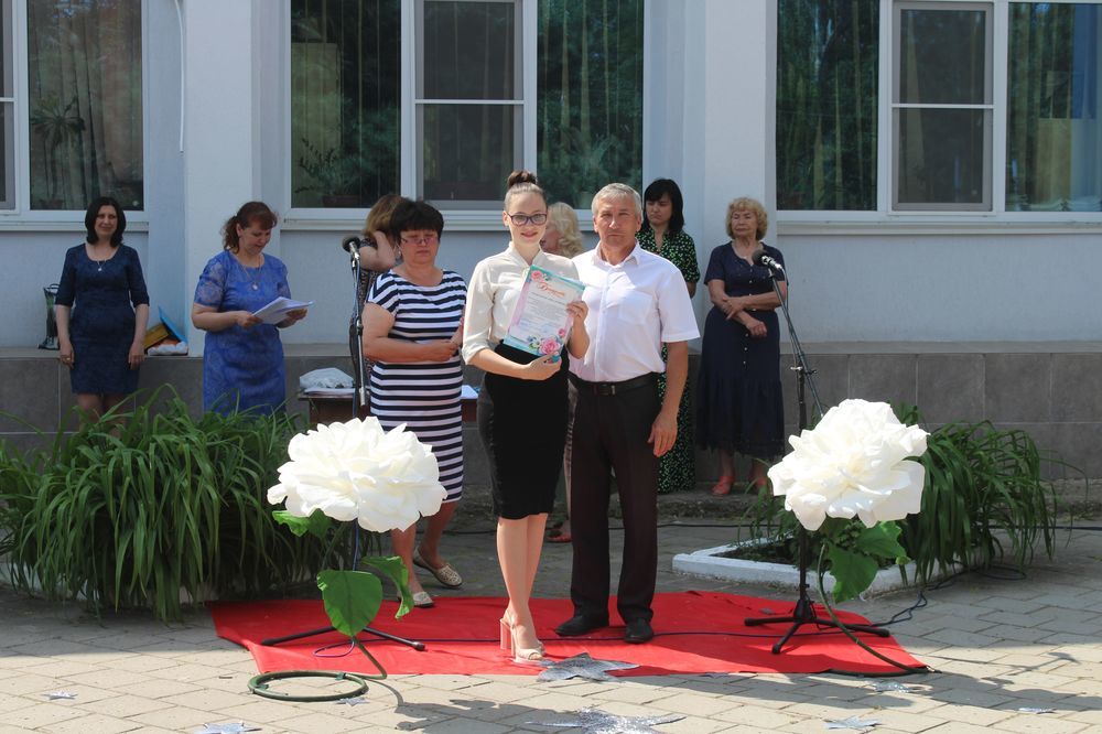 В пгт. Ленино состоялась церемония награждения победителей и призеров республиканских конкурсов и соревнований «Звездная россыпь»