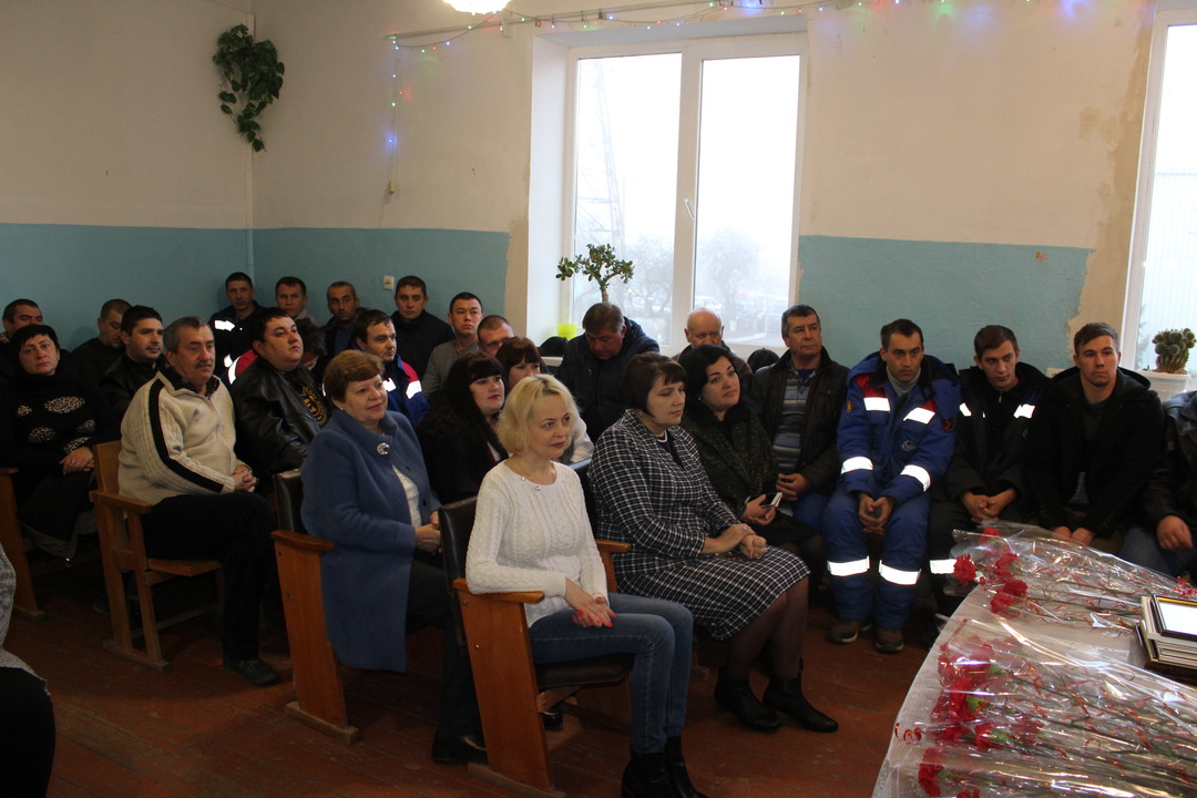 В Ленинском районе поздравили работников энергетического комплекса Ленинского района с профессиональным праздником