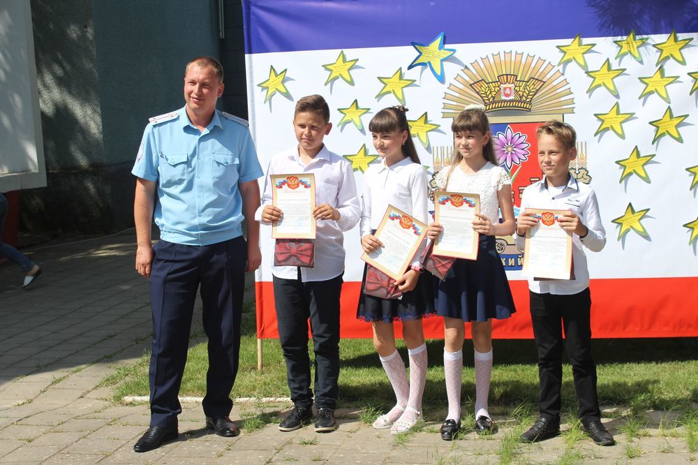 В пгт. Ленино состоялась церемония награждения победителей и призеров республиканских конкурсов и соревнований «Звездная россыпь»