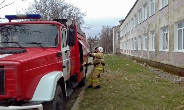 Сотрудники ГКУ РК «Пожарная охрана Республики Крым» провели пожарно-тактическое занятие на базе учебного учреждения