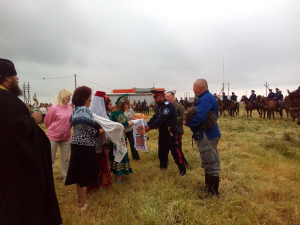Встреча конного перехода казаков "Волгоград-Севастополь" в Батальном