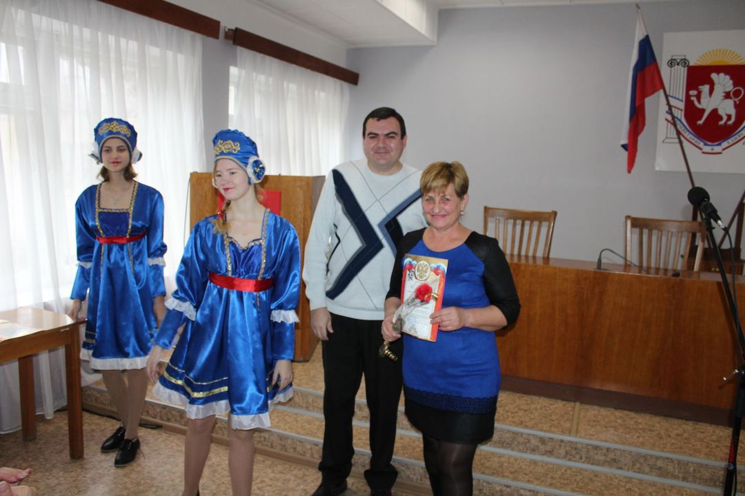 В Администрации Ленинского района проведено торжественное собрание, посвященное Дню Конституции Российской Федерации