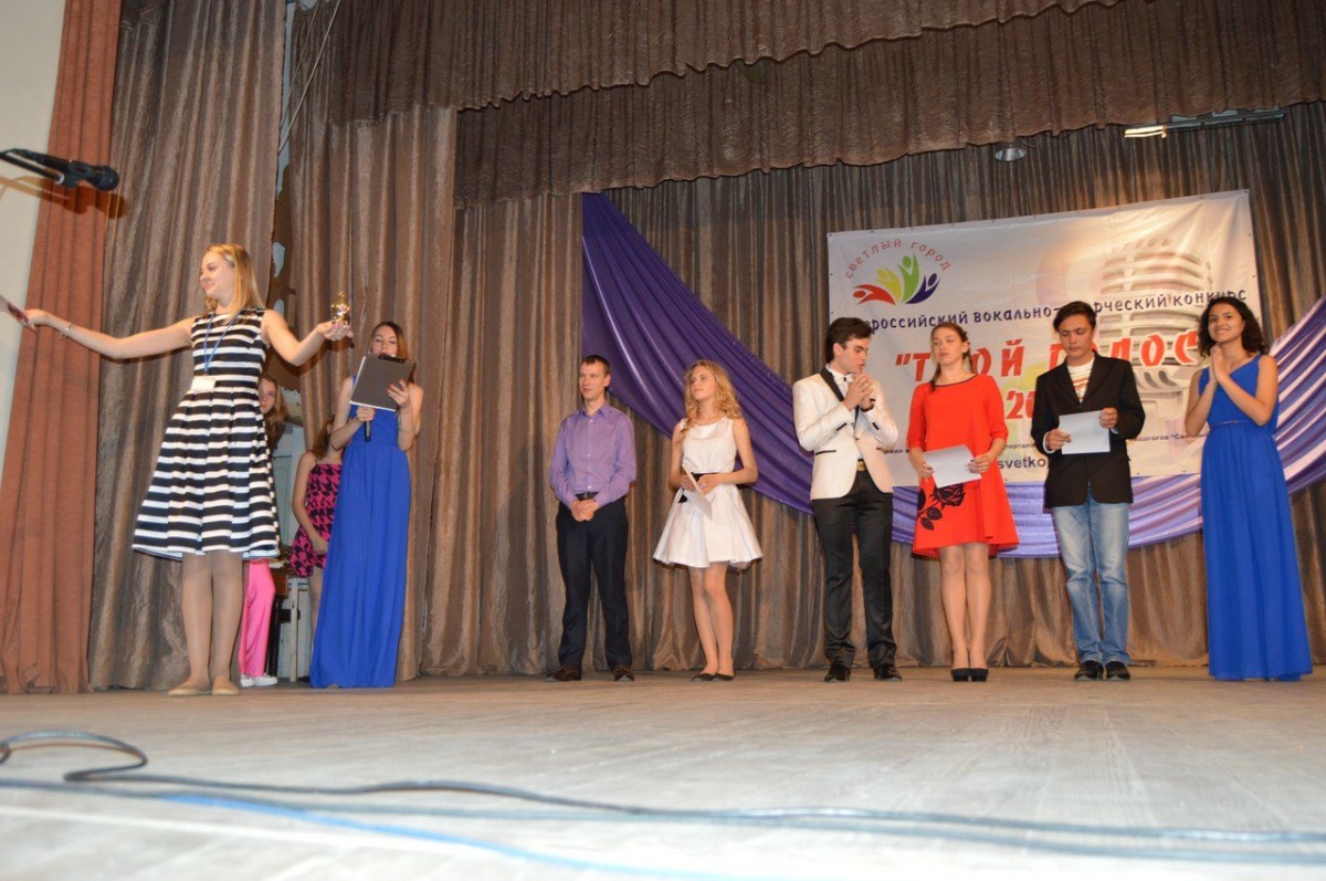 представители творческих коллективов Мысовского сельского Дома культуры – Раиса Филонова и театр миниатюр «Тет-а-Тет»