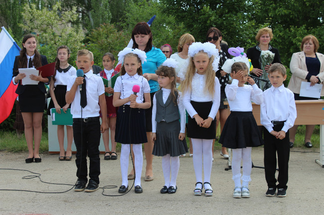 Александр Мачусский принял участие в торжественной линейке, посвященной празднику «Последний звонок»
