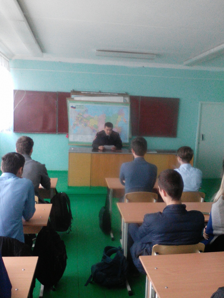 Полицейские Ленинского района провели профилактические беседы со школьниками