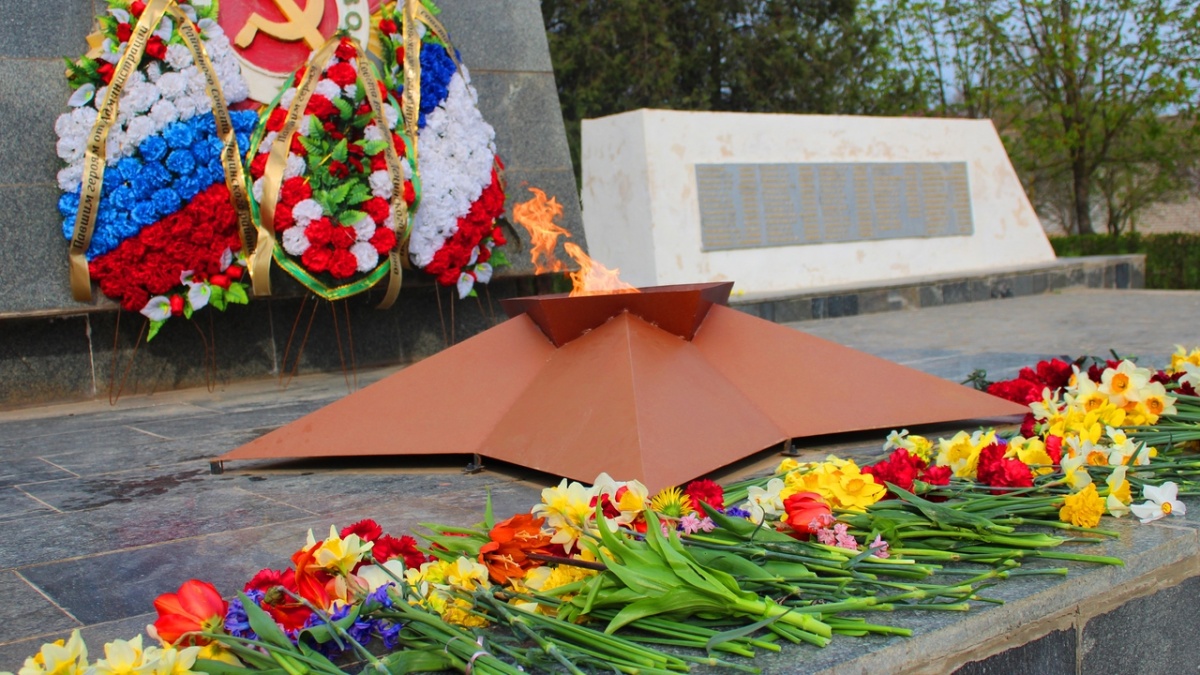 В Ленинском районе состоялся митинг, посвященный 74-й годовщине освобождения Ленинского района от фашистских захватчиков