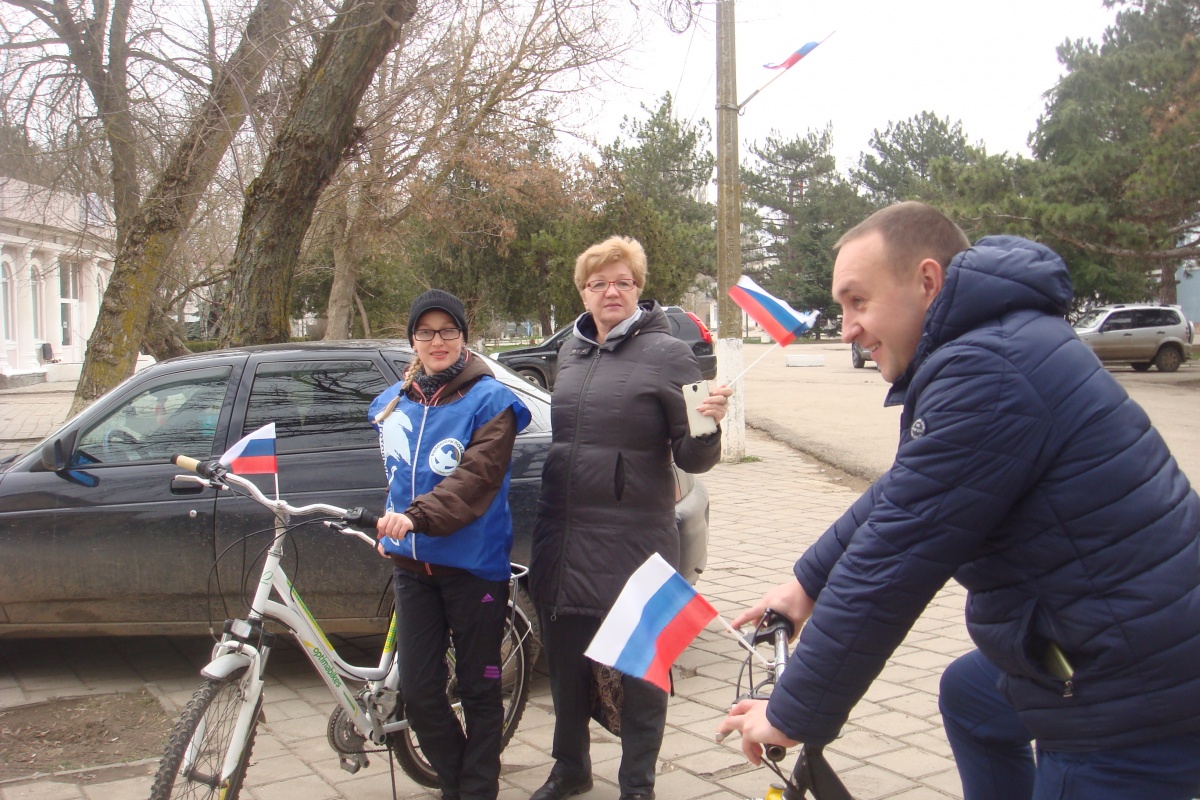 Администрация Ленинского района пряла участие в мероприятиях, посвященных Дню воссоединения Крыма с Россией