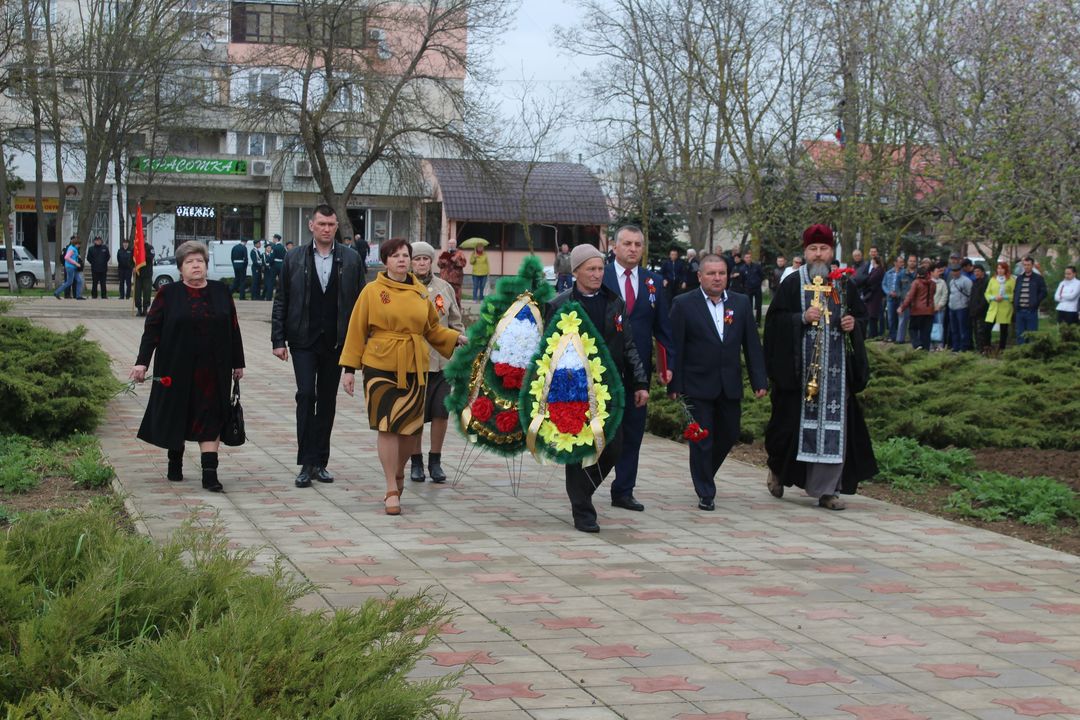В посёлке Ленино состоялся митинг, посвященный 75-й годовщине освобождения Ленинского района от фашистских захватчиков