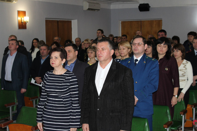 В Администрации Ленинского района состоялось торжественное собрание, посвященное Дню Республики Крым