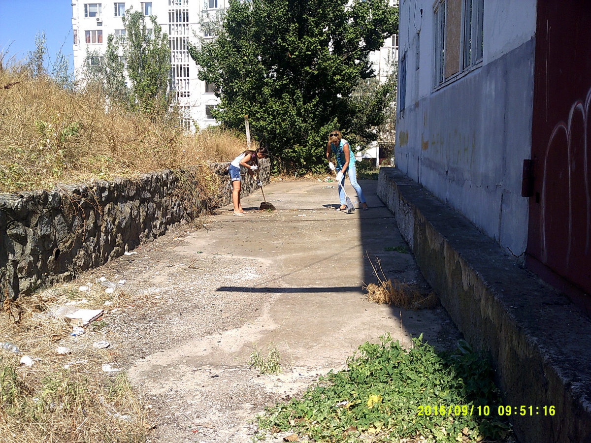 Администрация Ленинского района приняла участие в субботнике в рамках акции «Сделаем Крым чистым