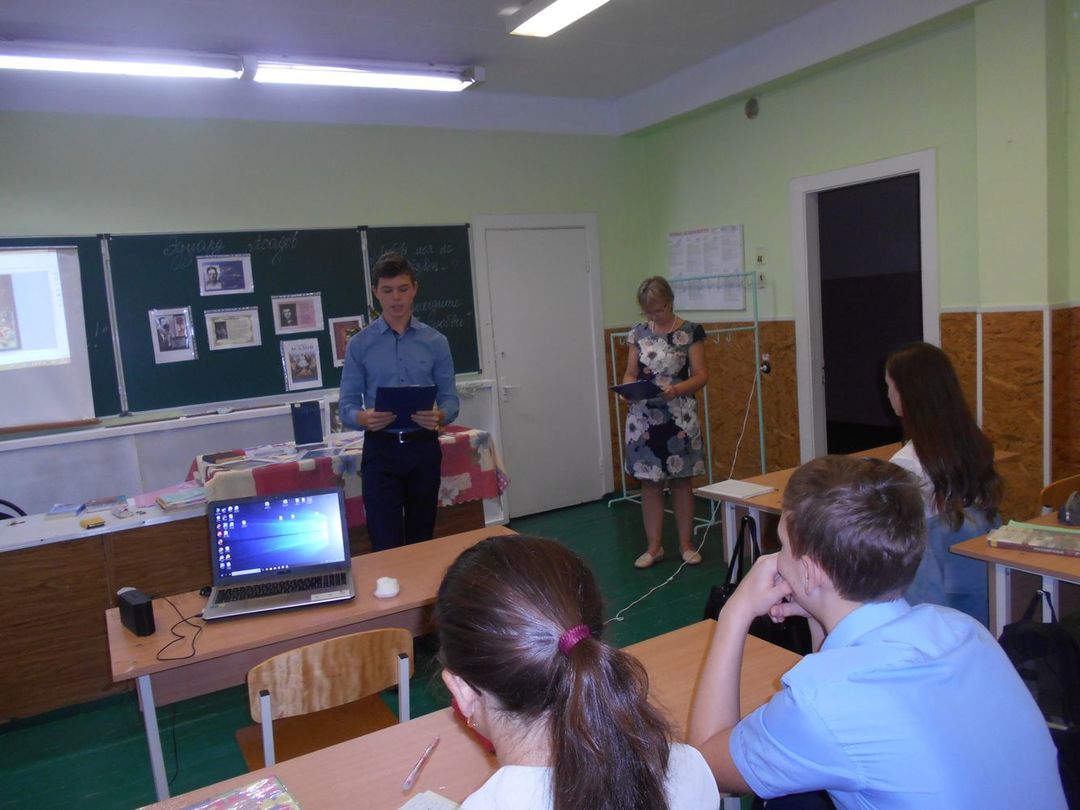 В Ленинской районной библиотеке проведён литературно – музыкальный час «Планета по имени Асадов»