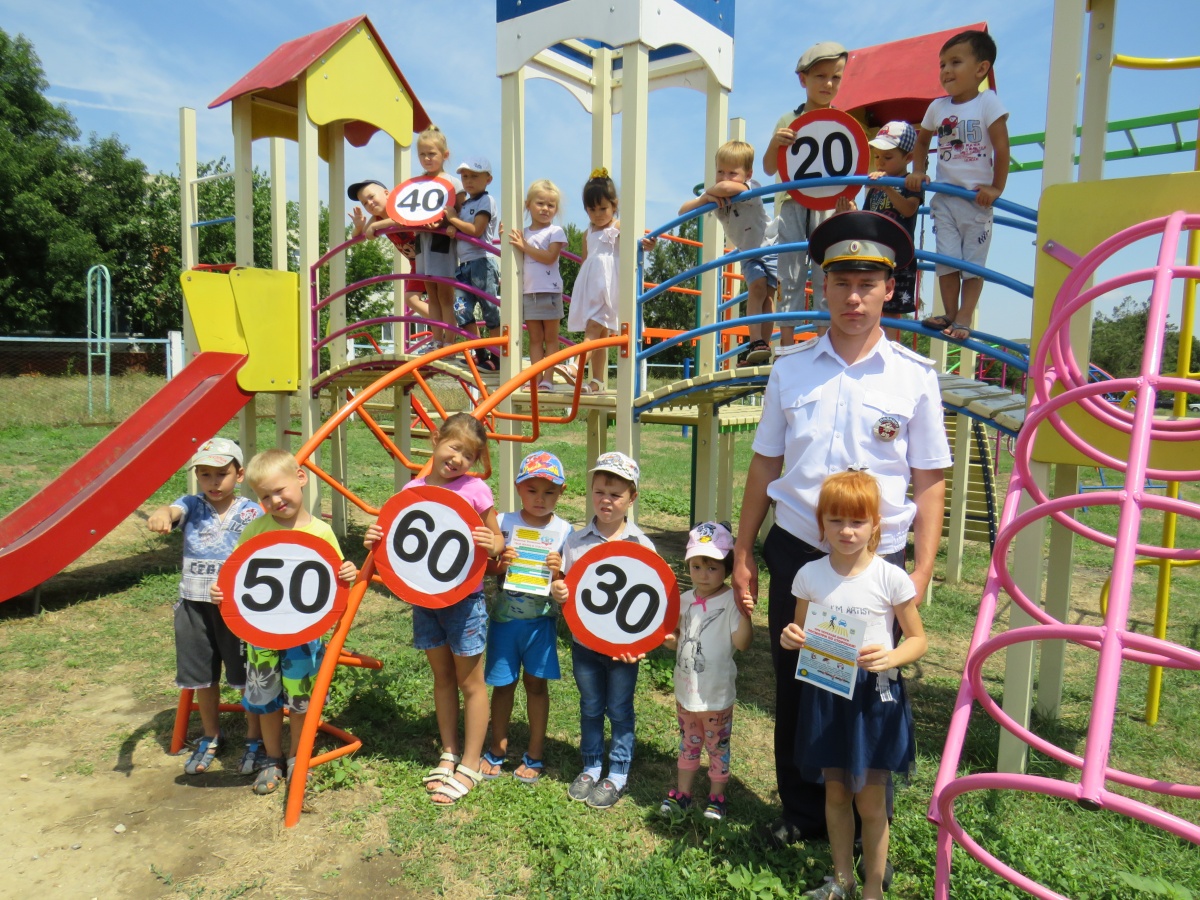 Юные участники дорожного движения провели акцию «Спасибо, водитель!»