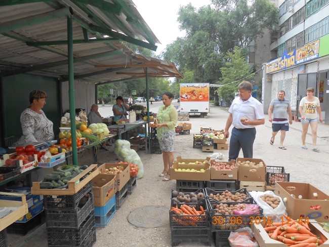 Глава администрации побывал на стихийных рынках  Ленинского района