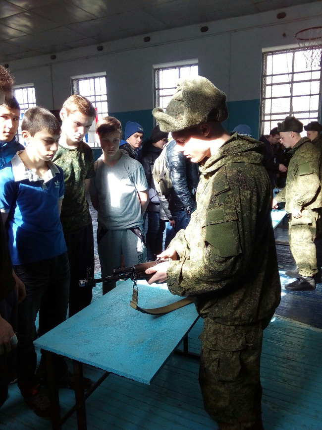 В Ленинском районе прошли соревнования по многоборью «Готов к труду и обороне» среди школьников