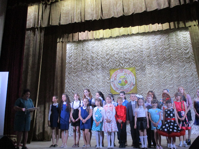 В РДК «Горизонт» прошел районный вокальный смотр-конкурс для детей и юношества «Росток степного края»