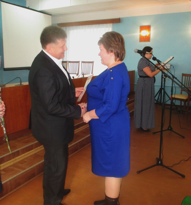 Накануне Международного женского дня 8 марта в Администрации Ленинского района состоялись торжественное собрание и концерт