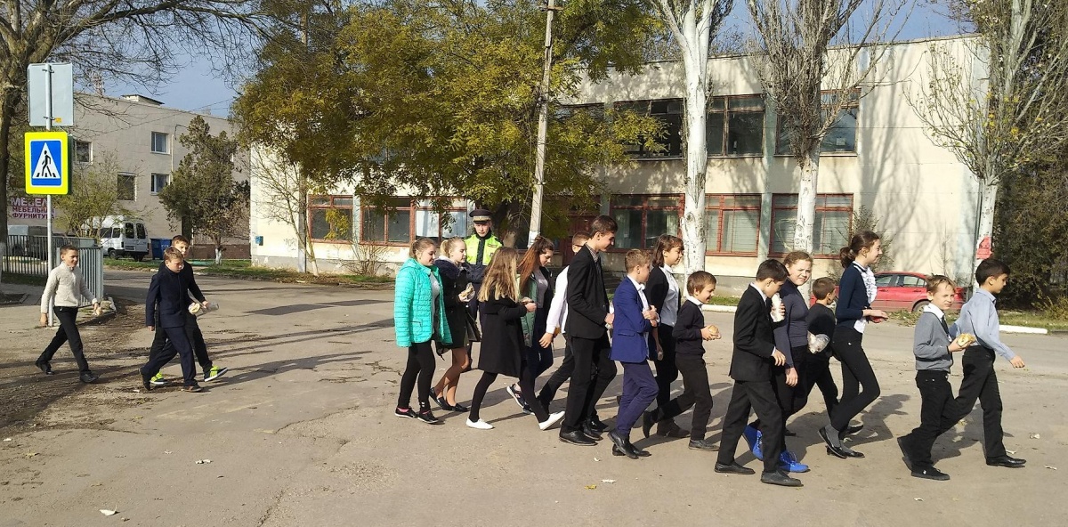 На территории Ленинского района прошли профилактические мероприятия «Пешеход - на переход!»