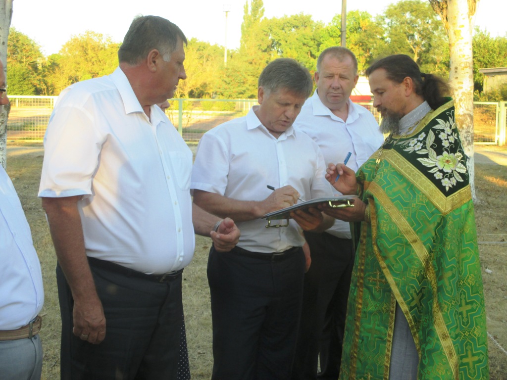 Александр Мачусский принял участие в церемонии закладки первого камня и освещения креста под строительство Храма Иоанна Кронштадского