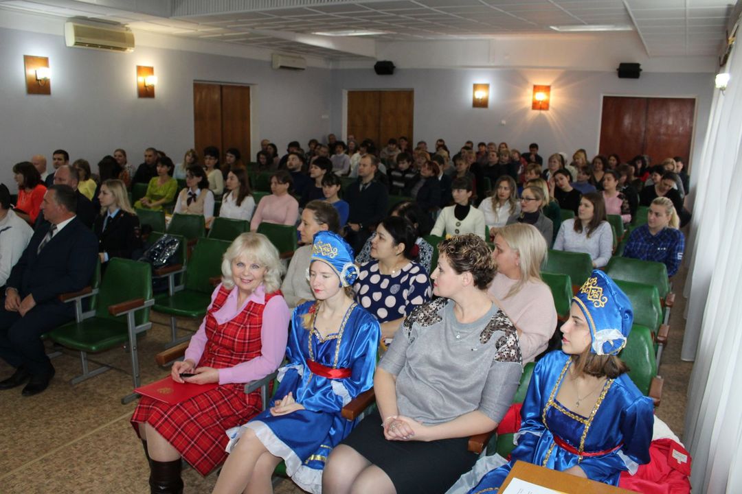 В Администрации Ленинского района проведено торжественное собрание, В Администрации Ленинского района проведено торжественное собрание, посвященное Дню Конституции Российской Федерации