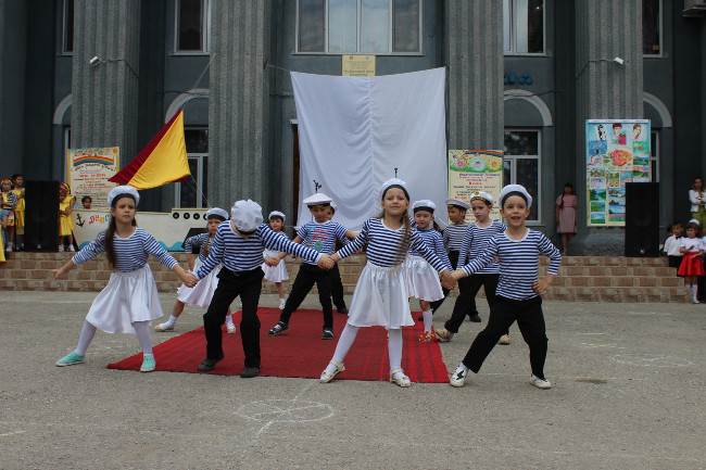 В пгт Ленино прошел праздник, посвященный Международному Дню защиты детей